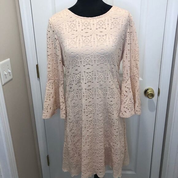 Ronni Nicole pink lace eyelet bell sleeve dress size medium - Picture 1 of 14